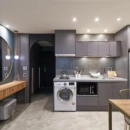 1Mins Hongik Station - Muse05 Apartment
